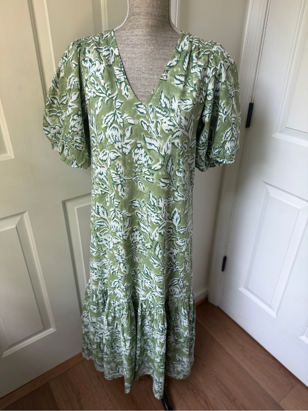 Anna Cate Myers Apple Mist Print Floral V-Neck Mid/Maxi Dress Size S